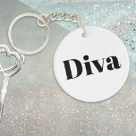 Diva Opera Singer Music ThMeed Musician Novelty<br><div class="desc">Lås upp din inre Diva med den här chicens nyckelring. Den minimalistiska utformningen på framsidan präglar ord "Diva" med svarta bokstäver på vitt,  medan den omvända sidan är en elegant svart svart,  en humoristisk novelty för operasångare,  klassiska ledare,  prima donnas,  vokalister och teaterskådespelare.</div>
