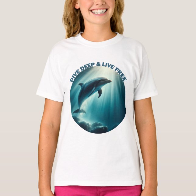Dive Deep Live Free Dolphin T Shirt (Framsida)