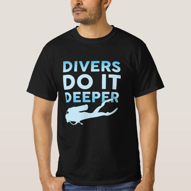 Divers gör det djupare Dyka i havets flodmynning T Shirt (Framsida)