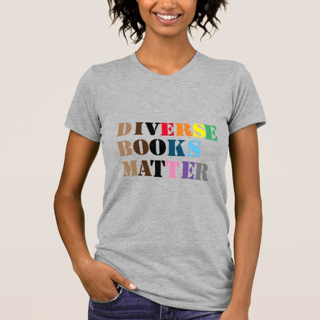 Diverse Bokar Grått T Shirt (Framsida)