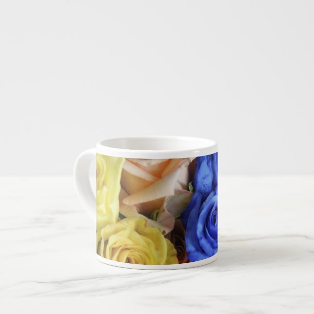 Diverse färska rosbuketter espressomugg (Framsida vänster)