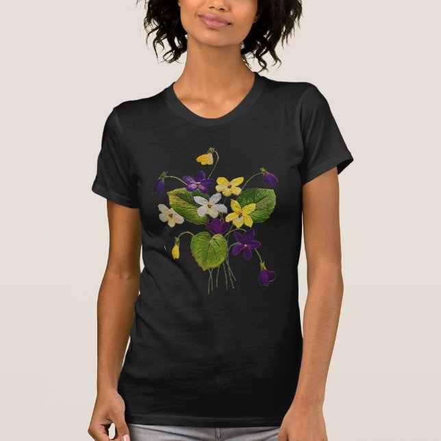 Diverse vilda violer utförda i crewelbroderi tee shirt (Framsida)