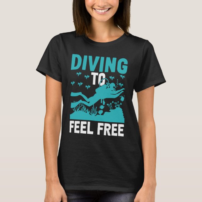 Diving To Feel Free I Scuba Diver T Shirt (Framsida)