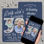 DIY Färg ・ Titta vem som är 30 Födelsedagsfester 2 Spara Datumet<br><div class="desc">Titta vem som vänder 30! Familjen Inbjudan och vänner till en kommande firande i 30års födelsedag med anpassningsbar av elegant sparar datuminbjudningar från festen. Bilder och formuleringar i den här mallen är enkla att anpassa. Den marina blå och vita färgen för bakgrund, text och nummerkonturer kan anpassas med hjälp av...</div>