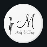 DIY Tulip logotyp med monogram Magnet<br><div class="desc">Enkel linje teckning i svart på tulpansken mot skarp vit bakgrund. Lägg enkelt till ditt monogram,  namn,  bröllopsdatum eller annan text i den här designen. Perfekt för bröllop: favoriserar,  dekorerar och utformar med hjälp av tulpanteman.</div>