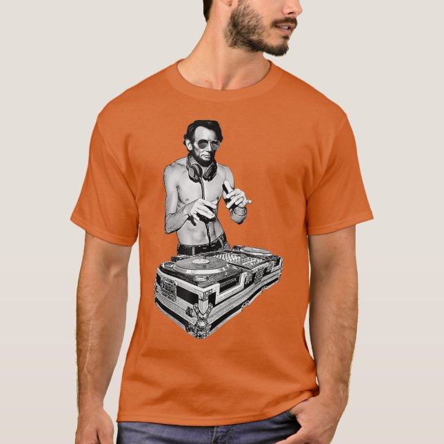 DJ Abraham Lincoln av Basement Masterouse T Shirt (Framsida)