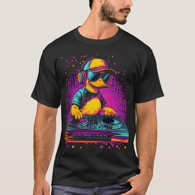 DJ Anka med hörlurar - Neon Glitch Party Vibes T Shirt (Framsida)