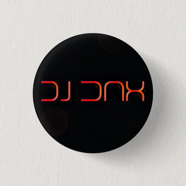 DJ DAX LOGOTYP 2025 - BADGE KNAPP (Framsida)