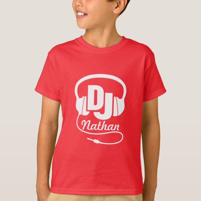 DJ din kända vit på den röda unget-skjortan Tee Shirt (Framsida)
