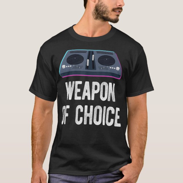 DJ Disk Jockey Turntable Music Weapon of Choice T Shirt (Framsida)