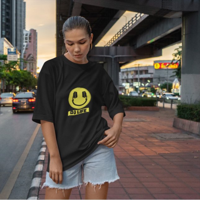 Dj Life Smile T Shirt (Skapare uppladdad)