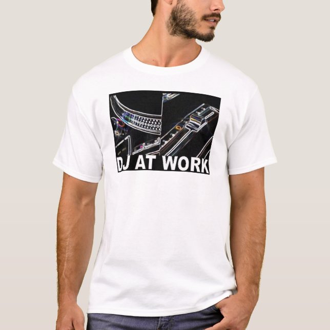 DJ PÅ ARBETE T-SHIRT (Framsida)