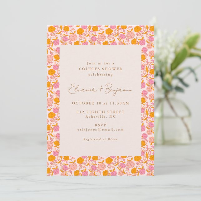 Djärv Boho Rosa Orange Retro Blommig Par Bröllopsd Inbjudningar (Stående Fram)