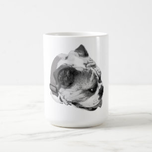 Djärv bulldoggprofil i krispig monokrom kaffemugg