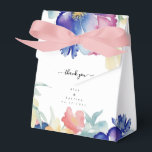 Djärv Vildblomma Boho Blommig Bröllopstält Förvari Presentaskar<br><div class="desc">Ge dina gäster en söt och stilren tack med dessa Bold Wildflower boho blomsterformade tältfavoritboxar för bröllop. Med livfulla färgglada akvarellblommor och mjuk grönska är de perfekta för boho-,  trädgårds- och romantiska bröllopsteman.</div>