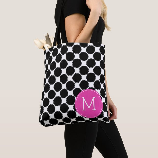 Djärva svarta och vita prickar med rosa monogram tygkasse (Närbild)