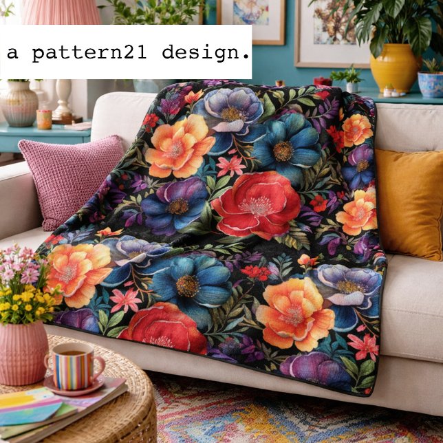 djärvt blomstertryck fleecefilt (Bold botanical florals bring vibrant color and cozy elegance to a modern living space.)