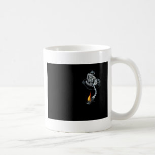 djen beväpnar avfyrar på kaffemugg