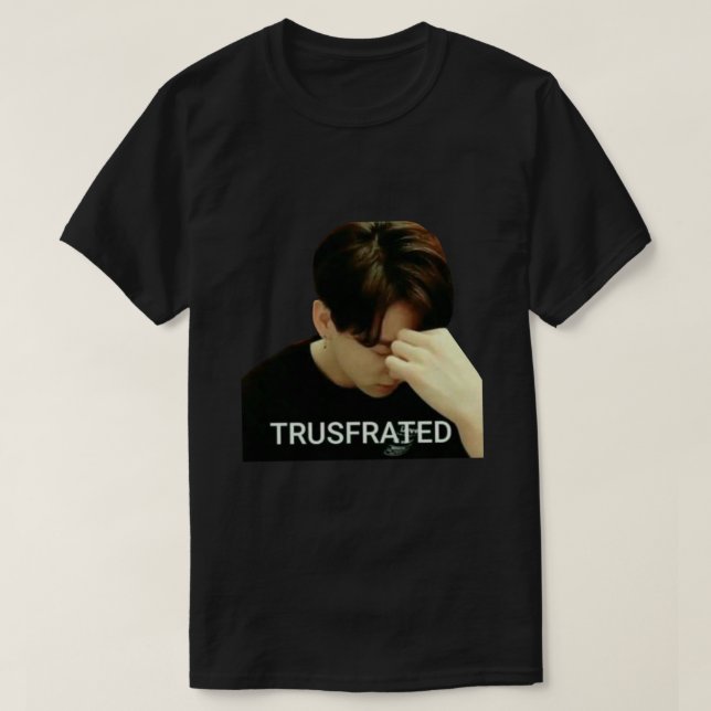 Djungkook är så TRUSFRATED!!! Fäst.png T Shirt (Design framsida)
