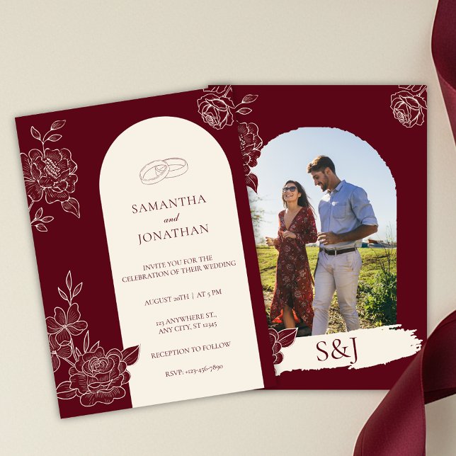 Djup Burgunderfärgad Blommig Båge Foto Bakgrund Br Inbjudningar (Deep Burgundy Floral Line Art with Ivory Arch Wedding Invitation with Photo Back)