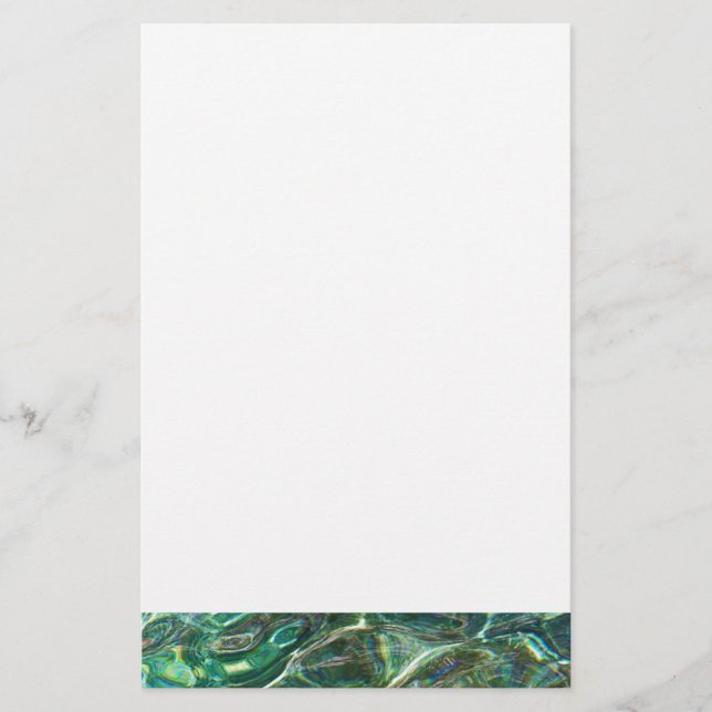 Djup grönt färsk vatten (Framsida)