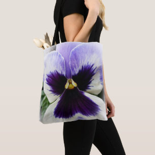 djup lila på vit pansy tygkasse