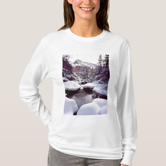 Djup snö vid Middle Emerald Pools T-shirt (Framsida)
