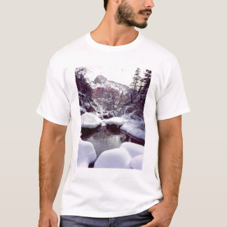 Djup snö vid Middle Emerald Pools Tee Shirt
