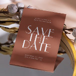 Djup Terrakotta Modern Bröllop | Jordnära Foto & Q Spara Datumet<br><div class="desc">Denna djupa terrakotta "save the date"-bröllopskort har modern minimalistisk typografi på en rik, varm bakgrund med en jordnära och grundad känsla. Färgen beskrivs ofta som roströd lera på grund av dess mjuka lerunderton, vilket gör den till ett vackert val för par som dras till naturliga, organiska och samtida bröllopsestetik. Baksidan...</div>