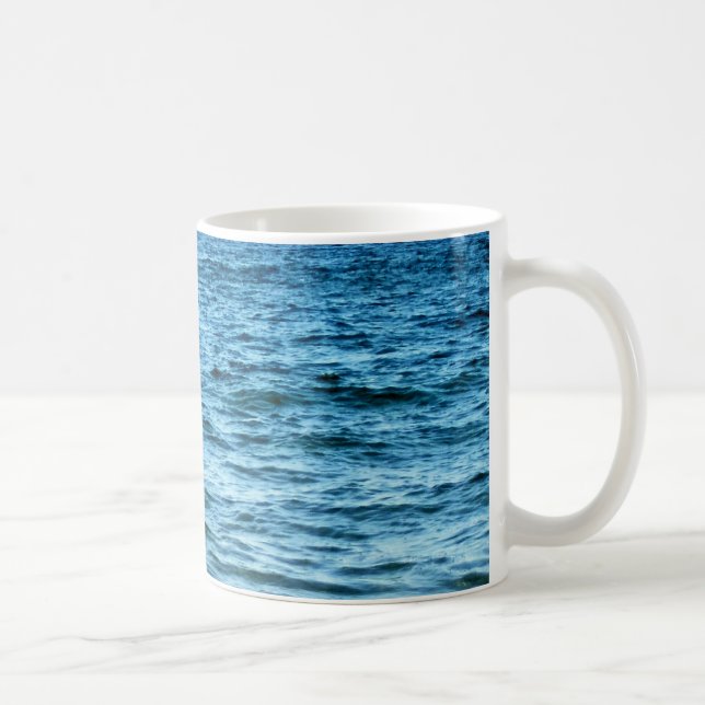 Djupa blå vågor mot ljus himmel kaffemugg (Höger)