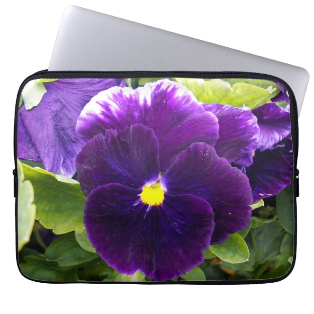 Djupa Lila Pansies Laptop Sleeve (Framsidan)