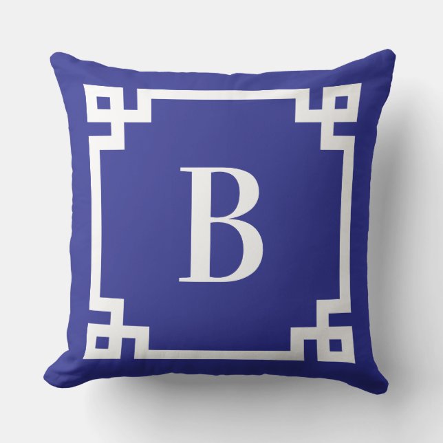 Djupblå grekisk nyckelkantmonogram kudde (Framsida)
