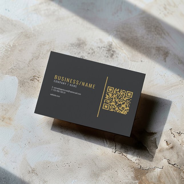 Djupgrå och lyxig guld QR-kod Visitkort (Gold and grey modern business card with QR code and sans serif text)