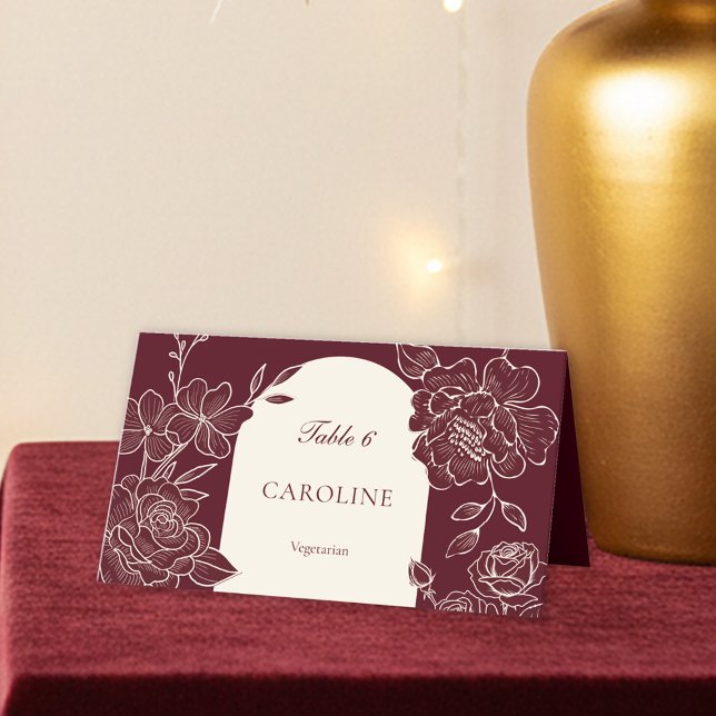 Djupt Burgunderrött Blommigt Middagsval Bröllopsbo Placeringskort (Deep Burgundy Floral Line Art with Ivory Arch Wedding Table Place Card with Meal Choice)
