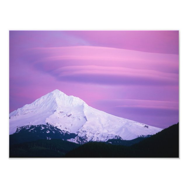 Djupt lila moln omger Mount Hood, i Fototryck (Framsidan)