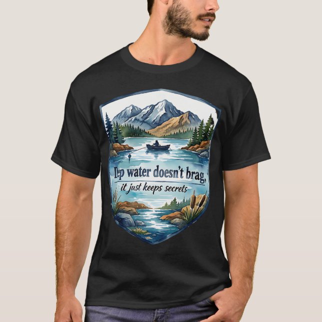Djupt vatten döljer fiskets hemligheter t shirt (Framsida)
