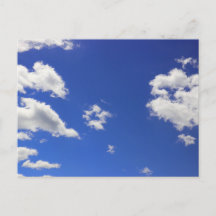 Djupvita fluffymoln från Blå himmel, foto