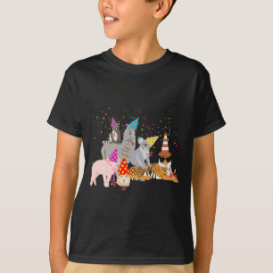 Djur som firar söta djur som har en fest t shirt