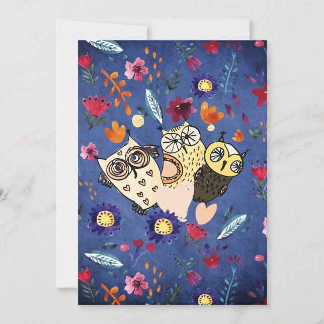 Djurfamiljen lycklig Bird Uggla i Blomsterträdgård (Framsida)