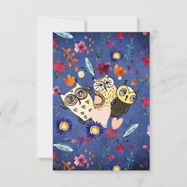 Djurfamiljen lycklig Bird Uggla i Blomsterträdgård (Framsida)