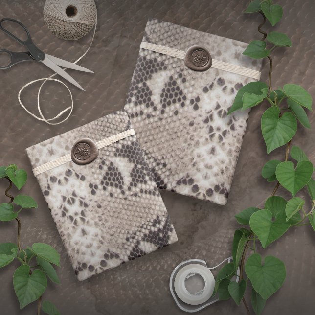 Djurtryck Orm Beige Presentpapper (Skapare uppladdad)