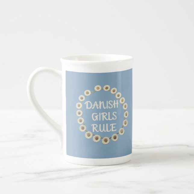 DK Girls Rule Mugg Benporslin Mugg (Vänster)