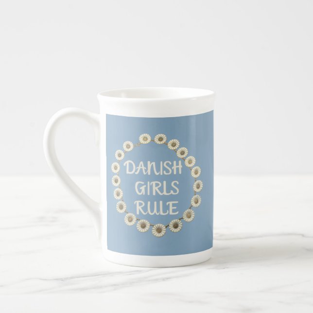 DK Girls Rule Mugg Benporslin Mugg (Vänster)