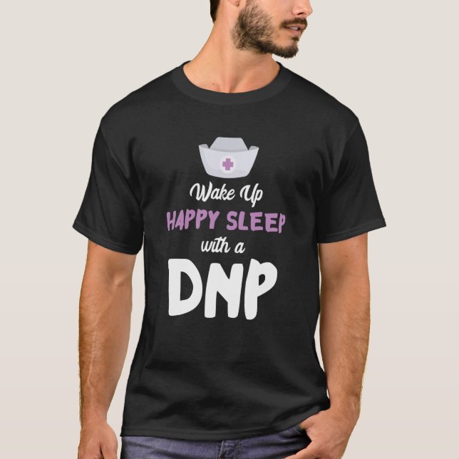 DNP Doktor Lycklig Sömninsomningspraxis RN Nurse D T Shirt (Framsida)
