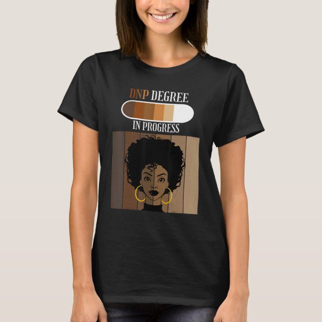 DNP In Progress Nursing Practice Student Black Afr T Shirt (Framsida)