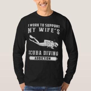 Dö in i Humor! Jag arbetar med att stödja min Wife T Shirt