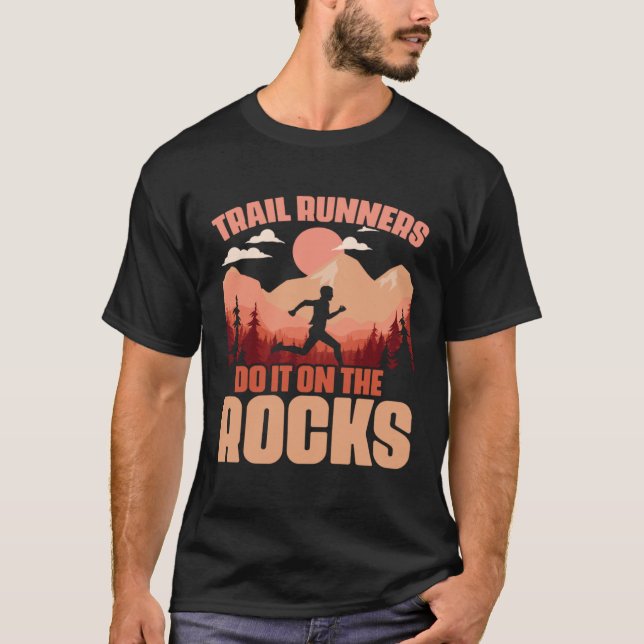 Do It On Rocks Mountain Hiking Running Trail Runne T Shirt (Framsida)