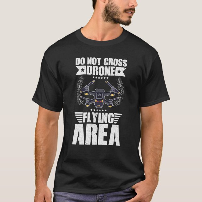 Do Not Cross Drone Flying Area Drone Pilot Quadcop T Shirt (Framsida)