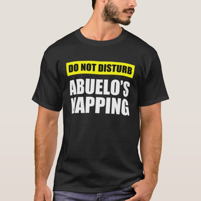 Do Not Disturb Abuelo s Napping T Shirt (Framsida)