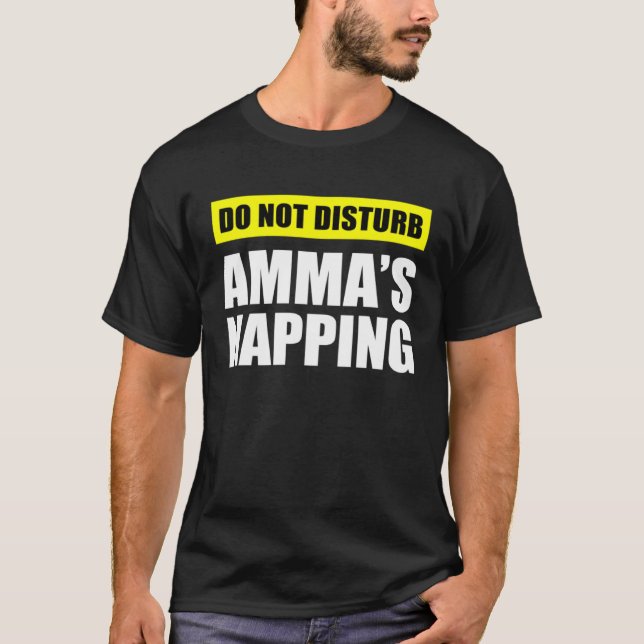 Do Not Disturb Amma s Napping T Shirt (Framsida)